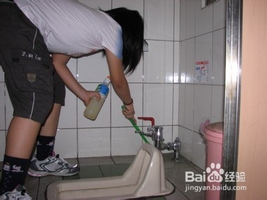 生活技巧:怎样除厕所污垢、异味