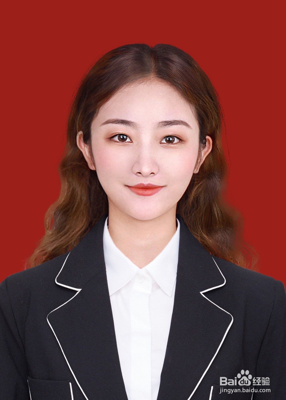 手机拍红色背景证件照穿什么衣服好看