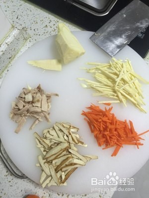 食补养生芹菜肉丝笋香干还有胡萝卜的做法