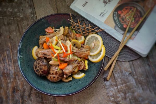 柠檬对味酱鸭#食光社干锅鸭#