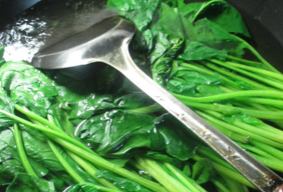常见菠菜拌淡菜