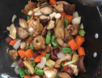 怎么做咖喱鸡焖饭
