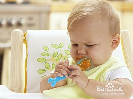 秋季预防0-1岁宝宝便秘的方法？