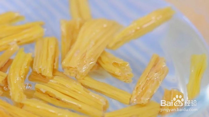 木耳腐竹小炒的做法