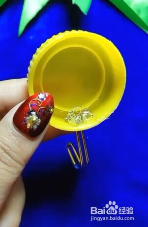 如何用瓶盖制作挂钩？