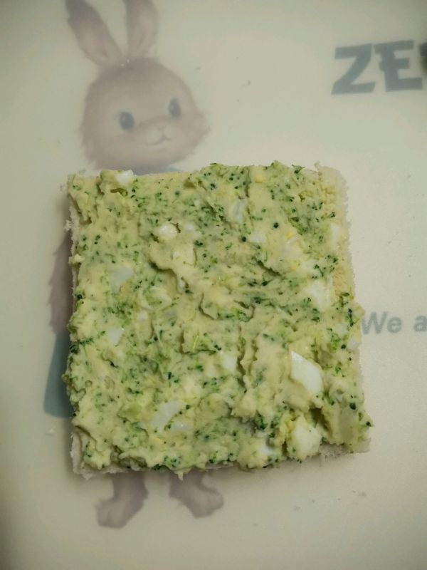 土豆鸡蛋西兰花沙拉三明治