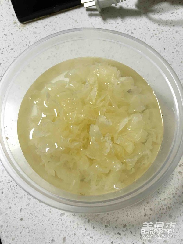 美味的雪梨银耳羹