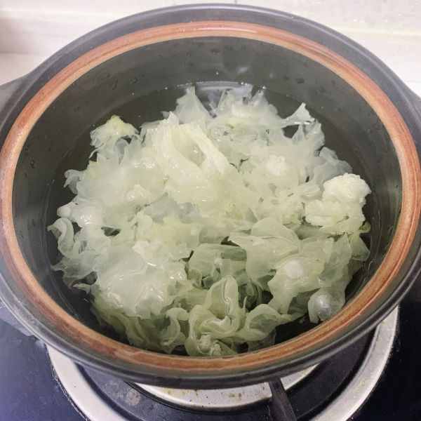 银耳雪梨红枣羹