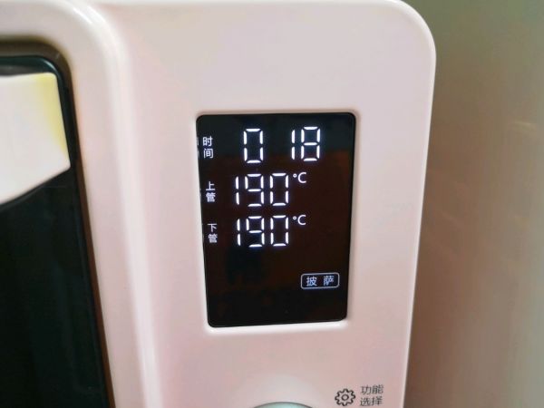 牛排培根肉双拼披萨