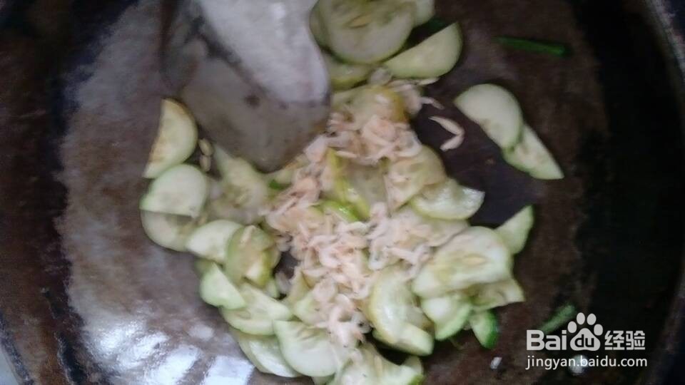 补钙的健康素菜—虾皮炒黄瓜