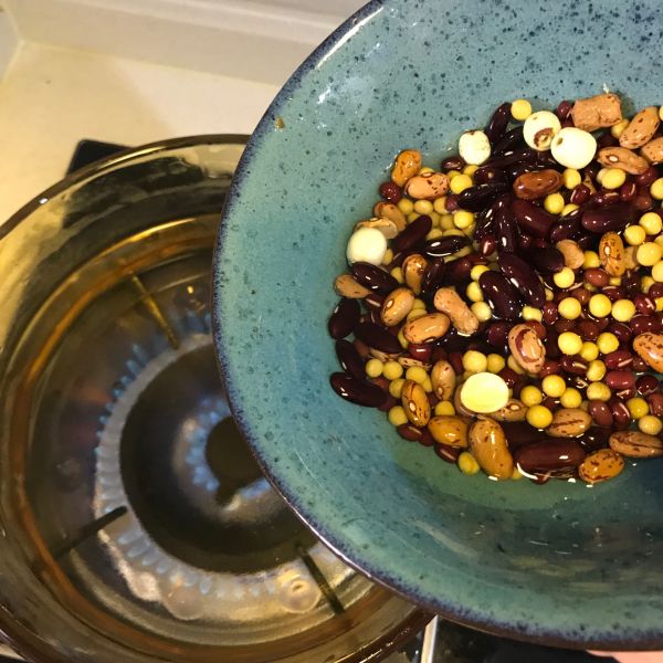 五谷猪蹄莲藕汤