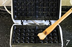 草莓奶油华夫饼