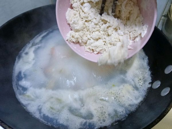 菠菜蛤蜊肉疙瘩汤