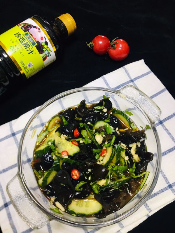 捞汁黑木耳拌黄瓜