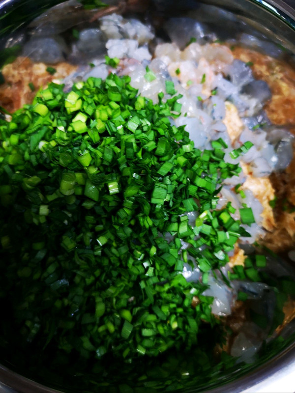 韭菜鱼肉虾馅饺子