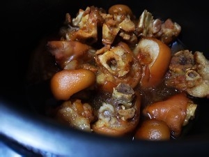 香焖猪蹄的做法