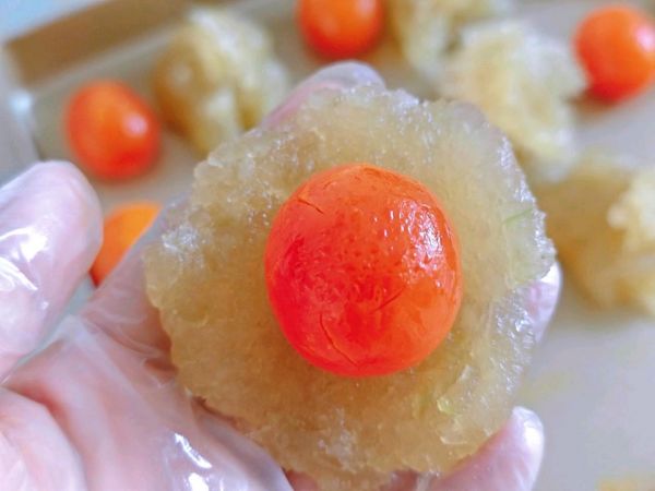 拉丝冰翅蛋黄月饼