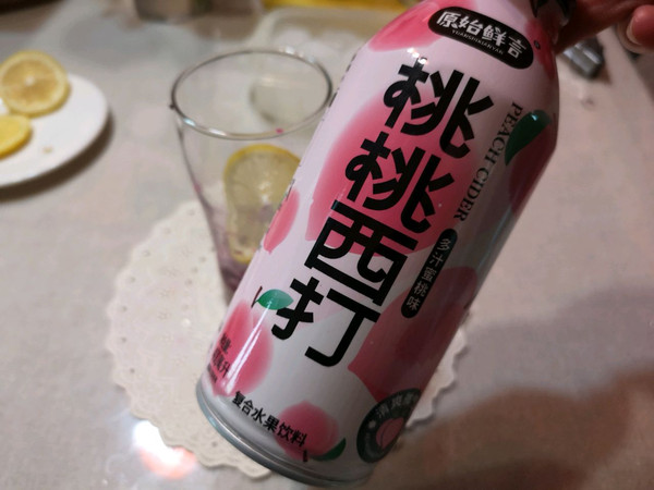 火龙果桃桃汽泡饮