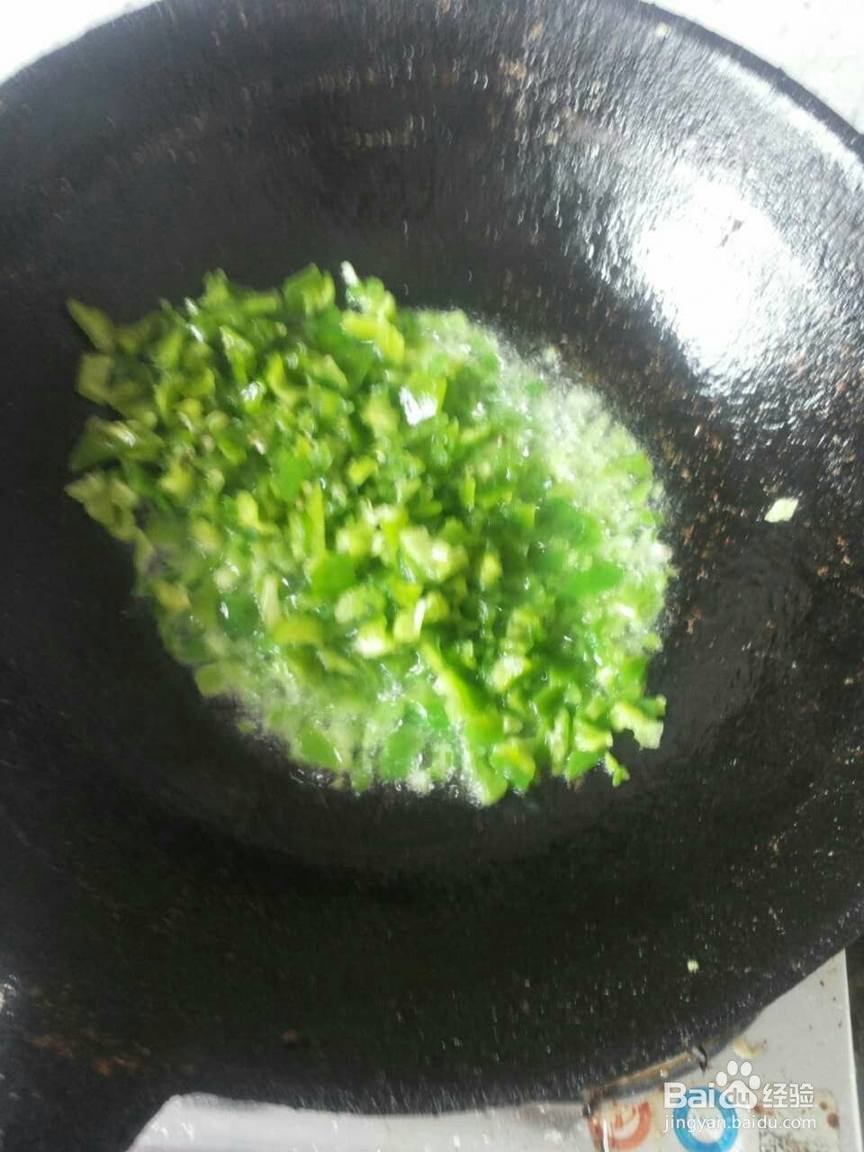 怎么做青椒鸡蛋火腿“小四喜”炒饭