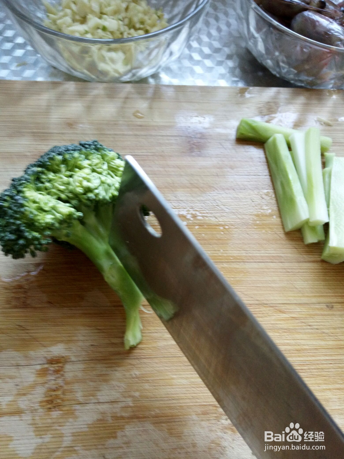 西兰花炒虾仁的做法