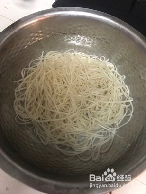 如何制作酸汤面