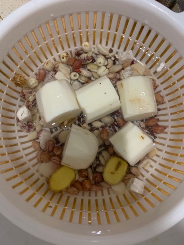 淮山茨实莲子汤