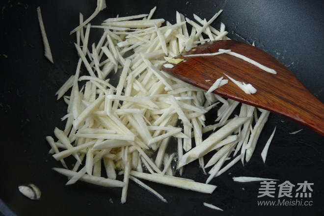 咸菜炒三丝的做法