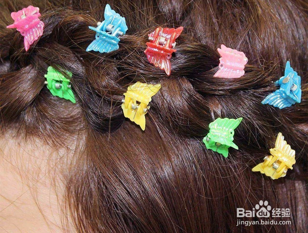 刮大风如何保护发型