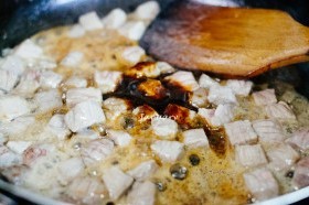 如何做黑椒杏鲍菇牛肉粒？