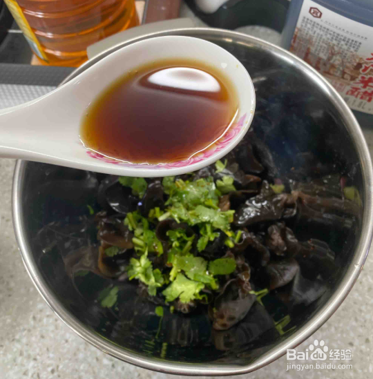洋葱木耳凉拌菜做法