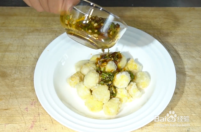 浇汁日本豆腐营养丰富，鲜香味美，老少皆宜