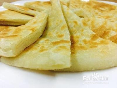 烙饼，我们是不主张患者吃的因为这个东西消化难度大，会增加胃的负担。不建议吃难以消化的食物　　我们南方