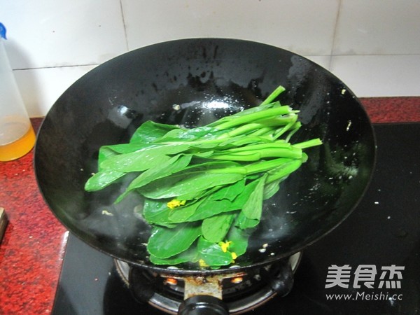 菜心蛋炒面的做法