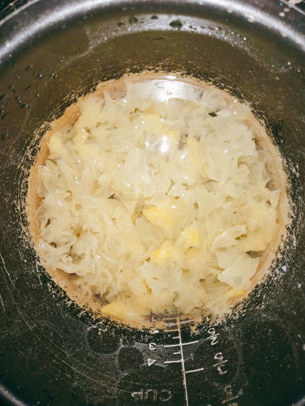 冰糖雪梨银耳羹