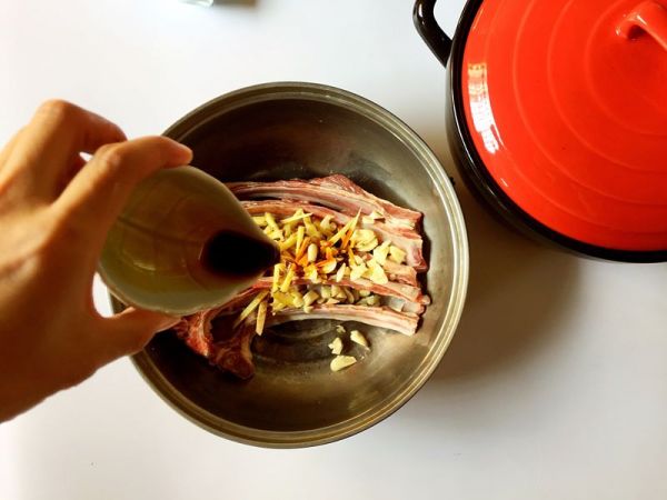 黑乐砂锅烤羊排