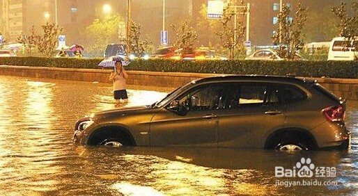 暴雨天气汽车驾驶需要注意什么?