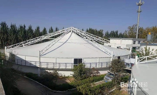 反吊膜结构在哪些方面优于玻璃钢加盖呢？