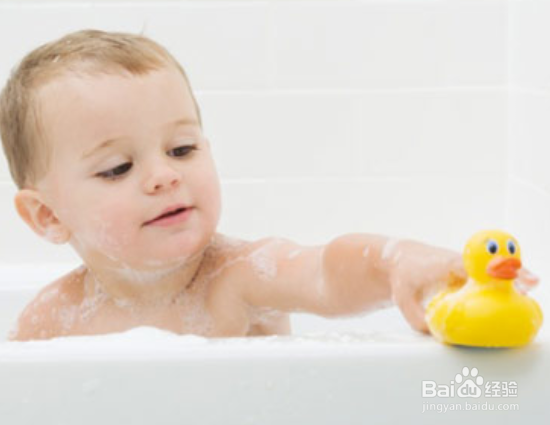 幼儿洗澡爱哭闹怎么办