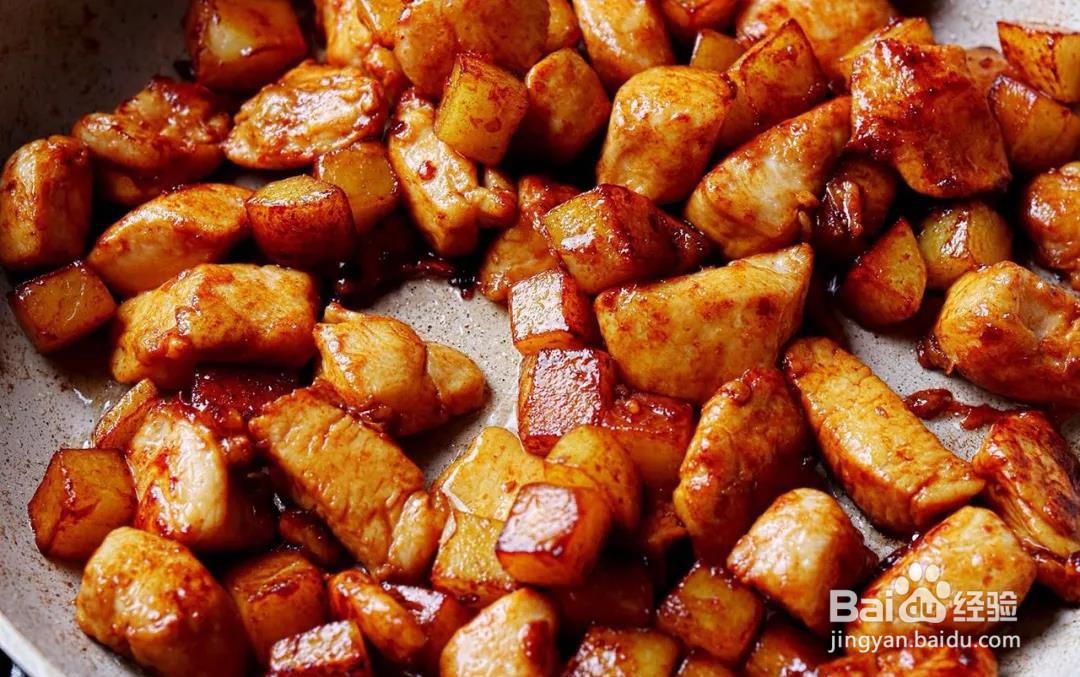 土豆炒鸡丁的做法