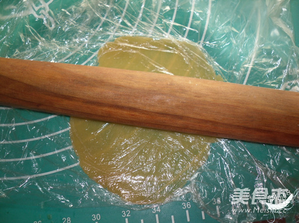广式咸蛋黄莲蓉月饼