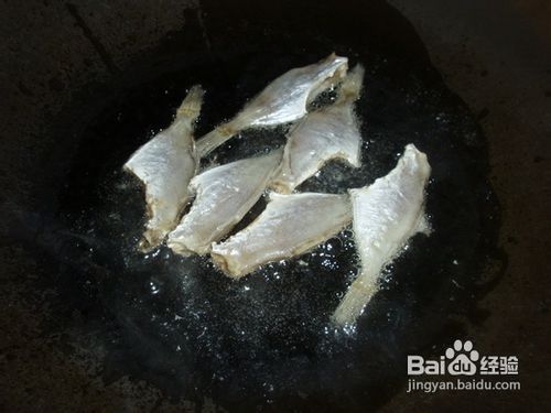 韭菜花炒剥皮鱼