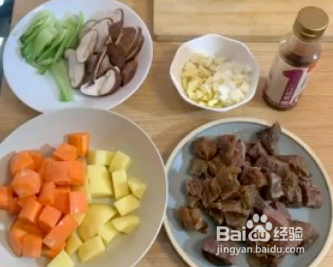 家常土豆烧牛肉