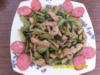 芹菜炒鸡肉的做法