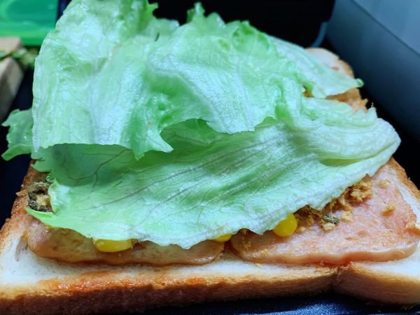肉松午餐肉玉米粒三明治