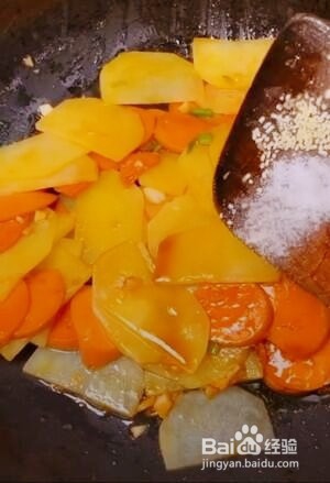 如何做火腿炒土豆片