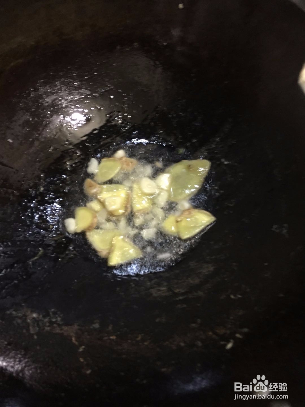 鲜美香菜豆腐鲫鱼的做法