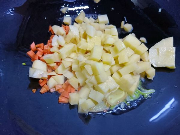 土豆蛤蜊肉疙瘩汤