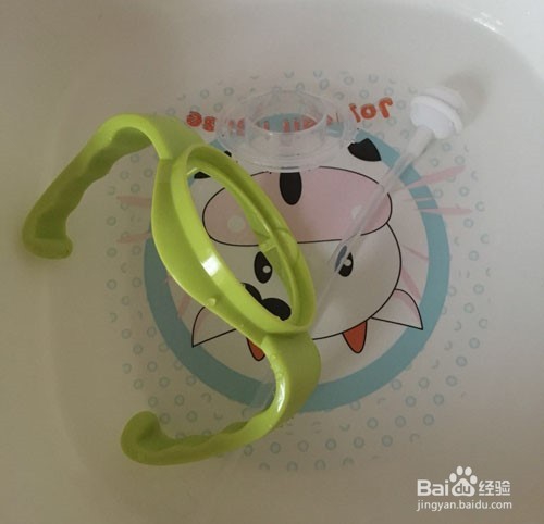 如何将奶瓶变成吸管杯