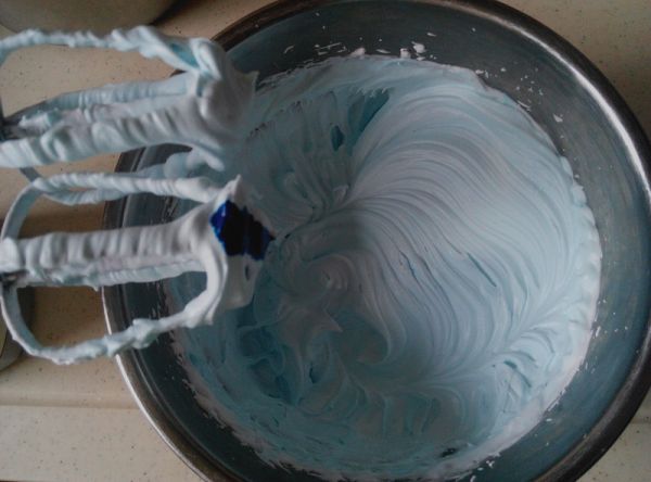 花朵奶油香芒戚风蛋糕