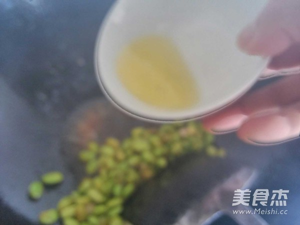 蛋清炒毛豆的做法